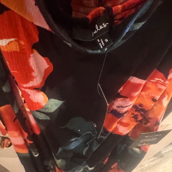 Floral Lulus Black and Red Cutout Dress NWT - Picture 2 of 3